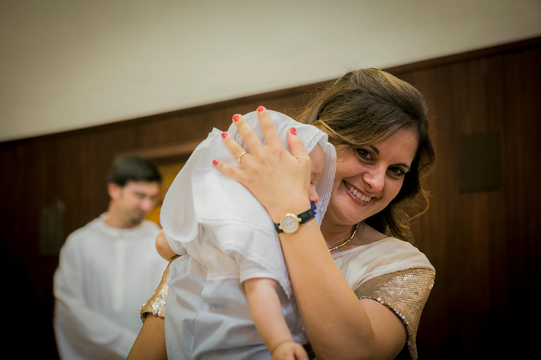 donna con bebè in braccio