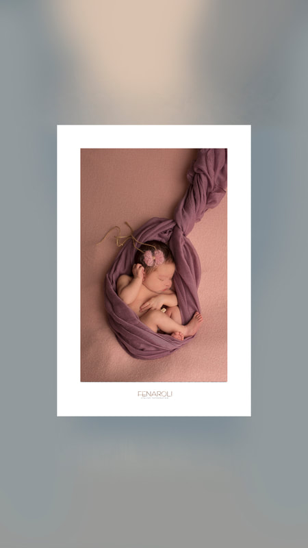 neonata in fasce lilla