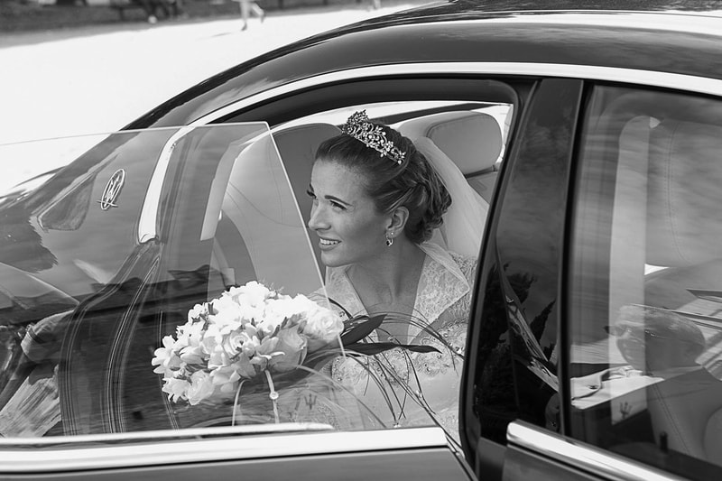fotografare matrimonio - wedding stories - la sposa arriva in chiesa - fenaroli atelier fotografico - raccontiamo le storie del tuo matrimonio