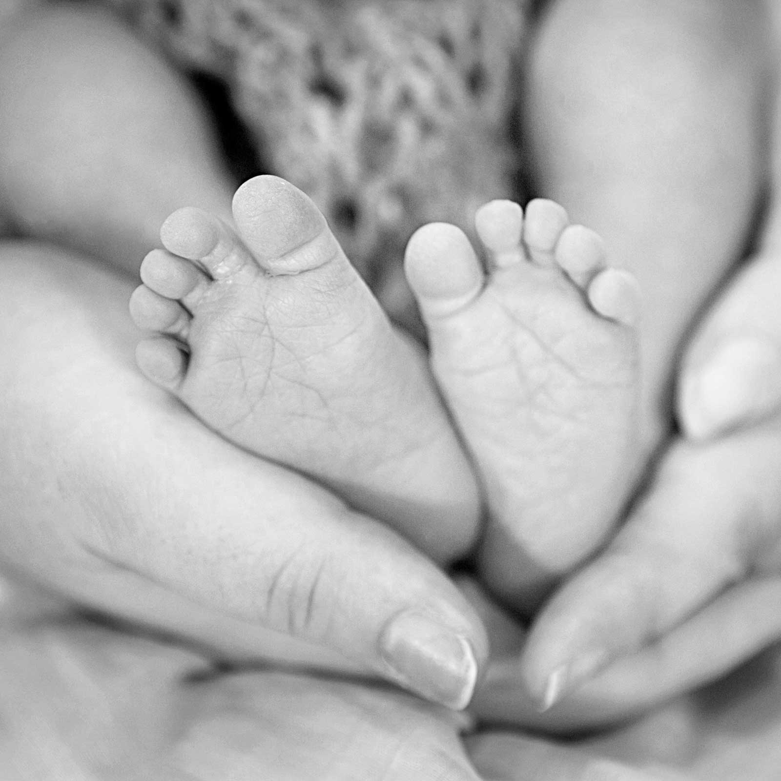 fotografo-newborn-brescia-piedini