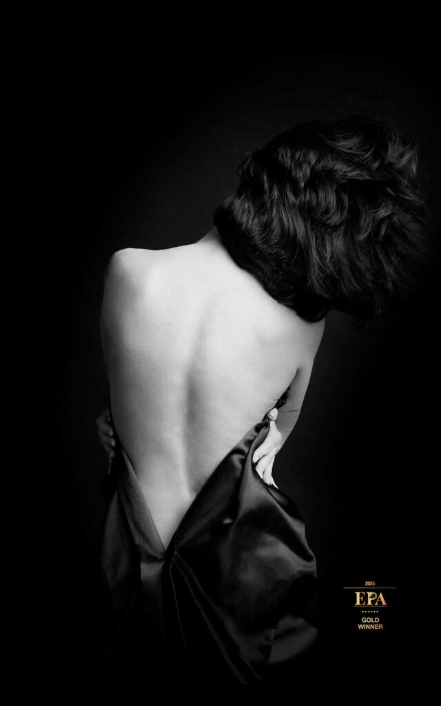 003_wind_award_katalin25_1920a donna in bianco e nero fotografia premiata scattata da Fenaroli atelier