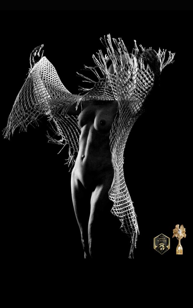 005_003branchesofwisdom24lp donna in bianco e nero fotografia premiata scattata da Fenaroli atelier