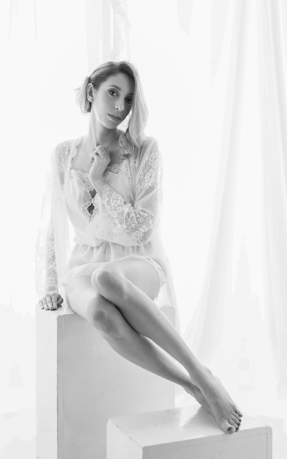 sposa in lingerie bridal fotografata da Gloria Fenaroli atelie