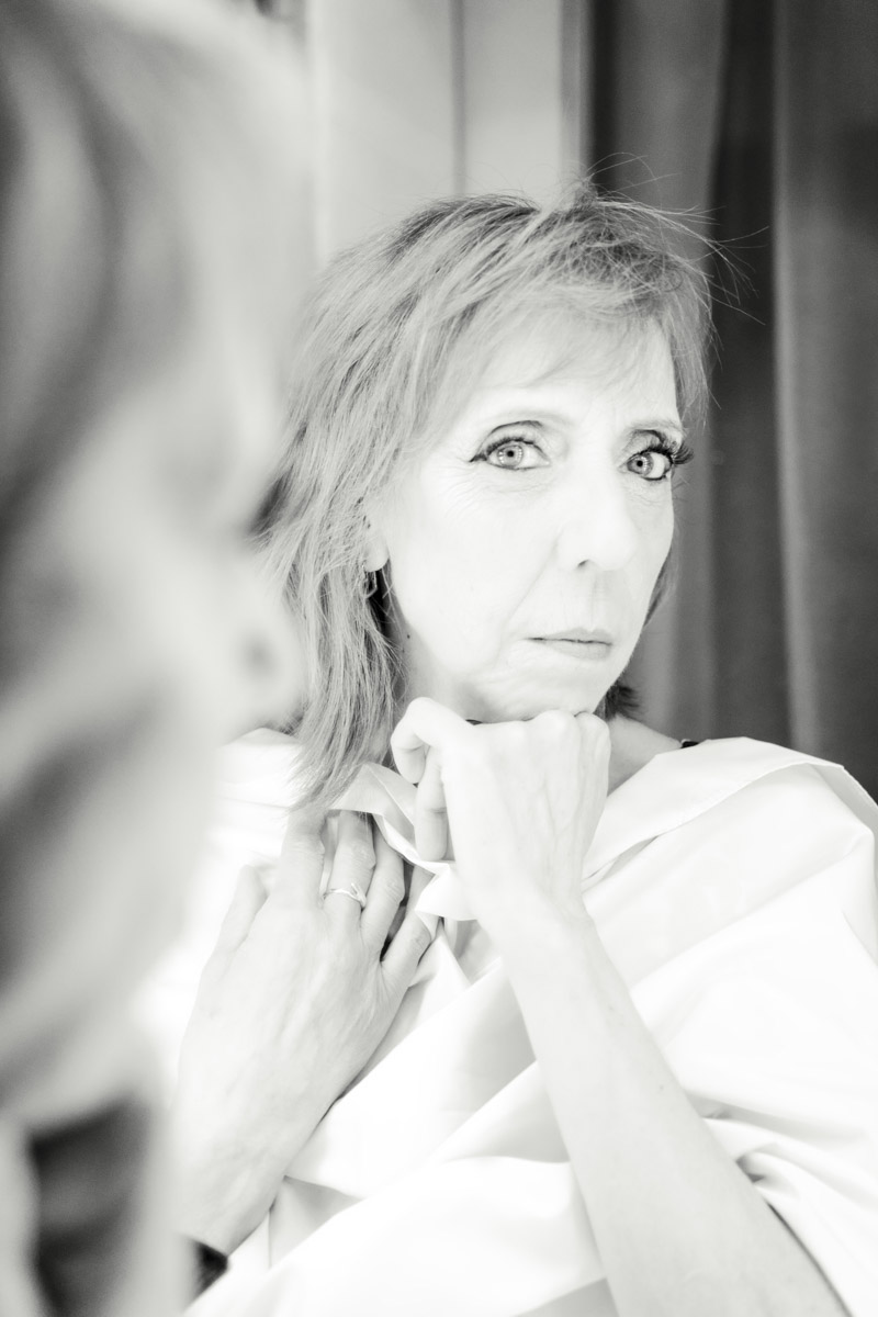 donna allo specchio in bn fotografata da Fenaroli atelier